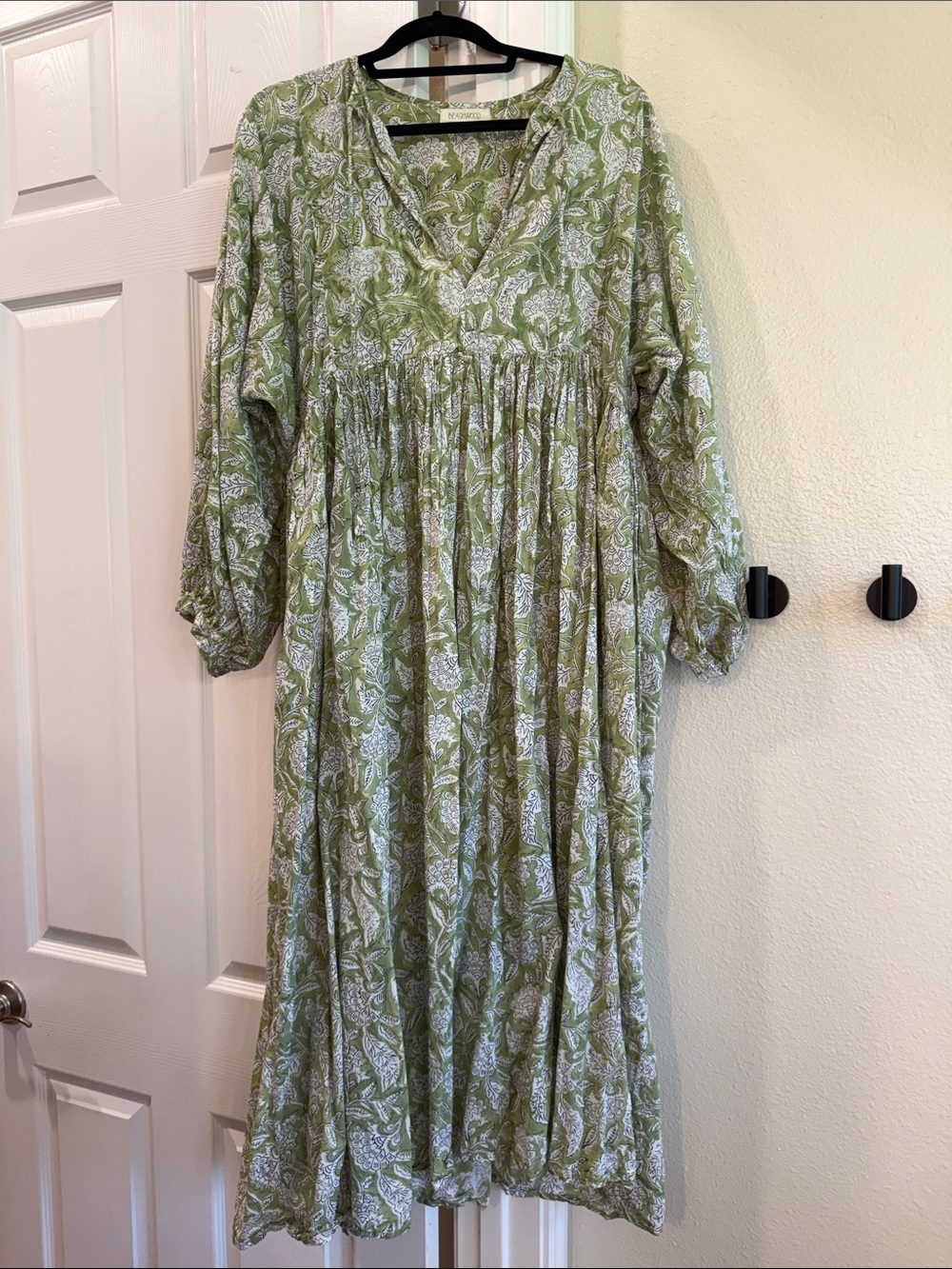Green Paisley Midi Dress with V-Neck and Gathered Waist